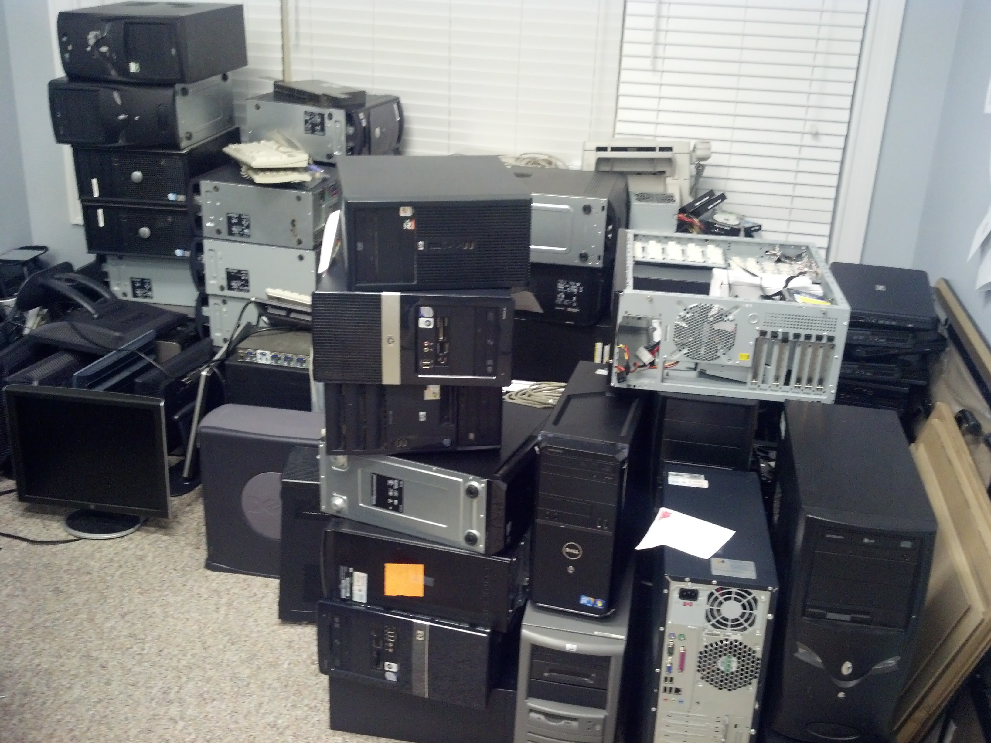 浦东回收旧电脑主机显示器合同不限量高价回收单
